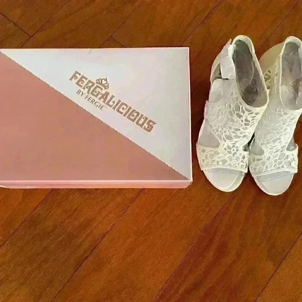 Fergalicious Maddox 3 Peep Toe Block Heels Maddox 3 Cream SIZE 6 (BRAND NEW) - Picture 9 of 16